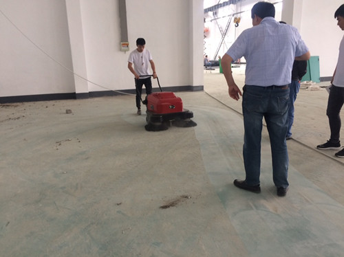 無錫某酒店選擇御衛仕手推式掃地車DS905 無錫某酒店選擇御衛仕手推式掃地車DS905