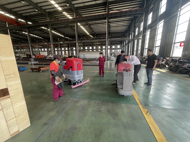 揚州某公司采購御衛(wèi)仕駕駛式洗地機DX7 揚州某公司采購御衛(wèi)仕駕駛式洗地機DX7